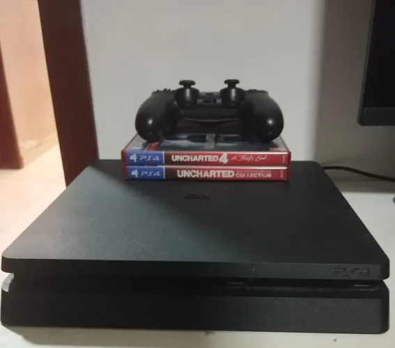 PS4 Slim 1TB + Uncharted Trilogy + Uncharted 4
