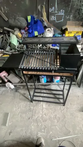 Churrasqueira Parrilla de Ferro com Caixa de Fogo e Grelha