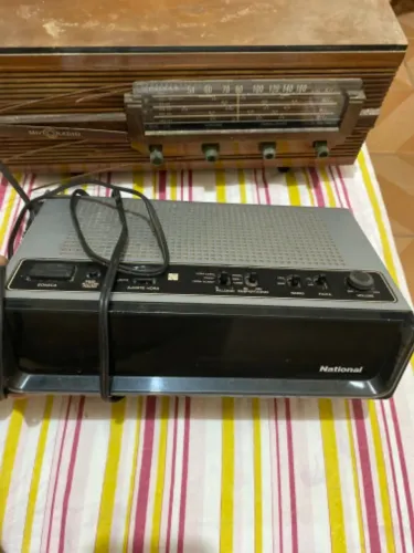 Rádio relógio retrô