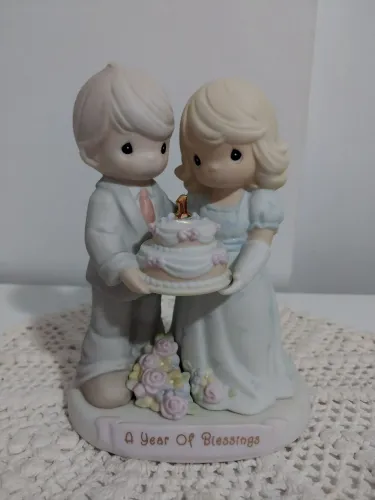 Bibelô Porcelana Precious Moments (com avaria)