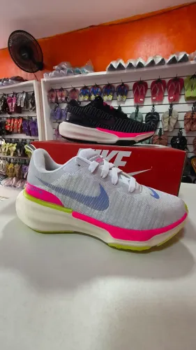 Tênis Nike invincible rum 3