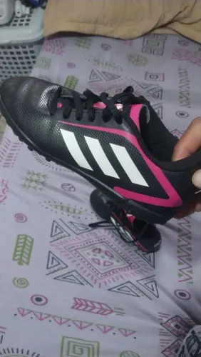 Chuteira sociaty infantil adidas original nunca usada