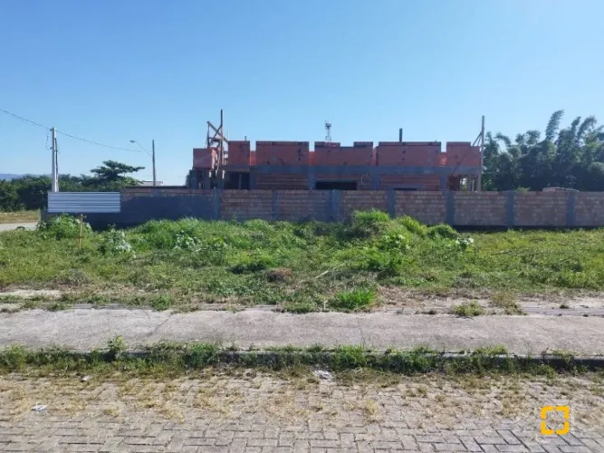 Vende -se Terreno de 444,63m² no Bairro Carianos - Florianópolis SC