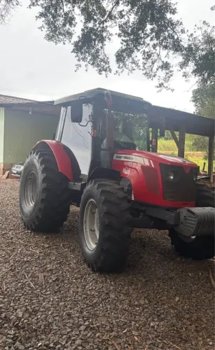 Trator Massey Ferguson 4283 - Ano 2013