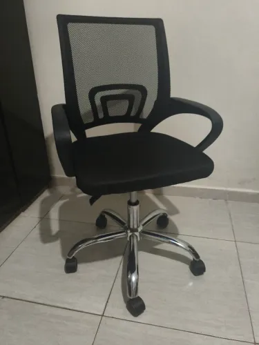 Cadeira ergonômica com regulagem de altura 
