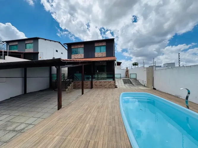 Casa com Piscina para Aluguel Anual 4 Quartos (3 Suítes), em Gravatá -PE Ref.F2C7HO