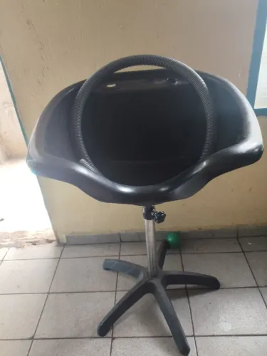 Cadeira de cabeleireiro e lavatório portátil