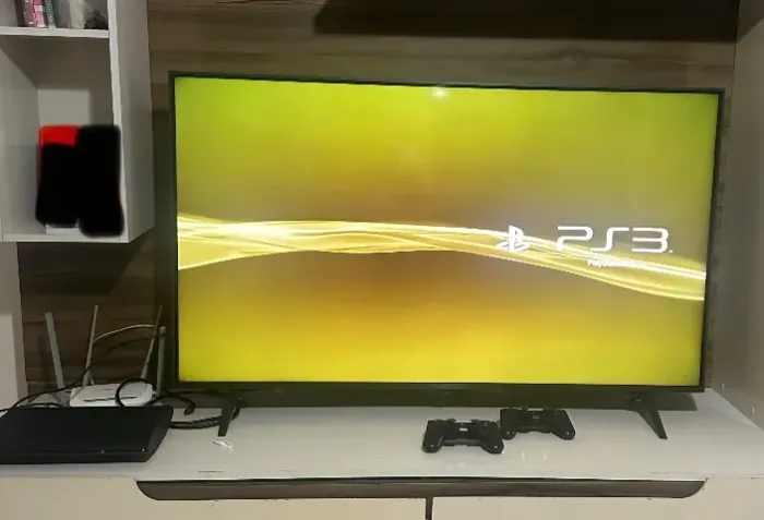Vende-se PlayStation 3 Super Slim