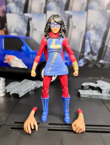 Marvel Legends Miss Marvel