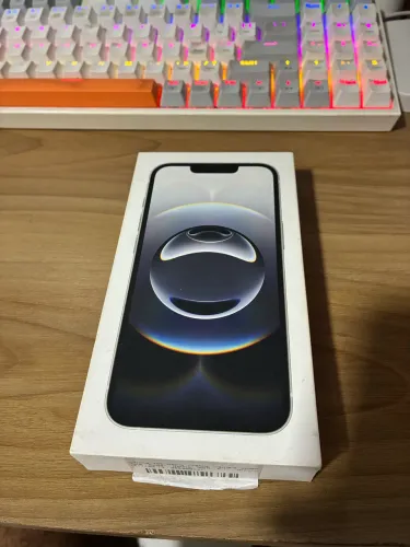iPhone 16e branco, nota fiscal, carregador original, 4 capas e película!!!