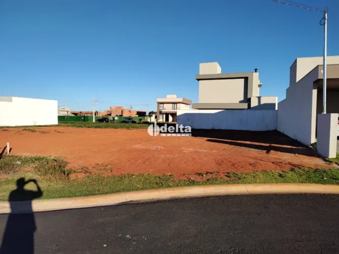 Terreno Condomínio em Uberlândia