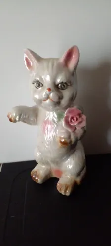 Peça de porcelana decorativa