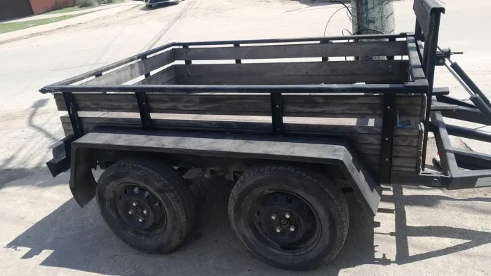 Carretinha com 2 eixos traseiros 