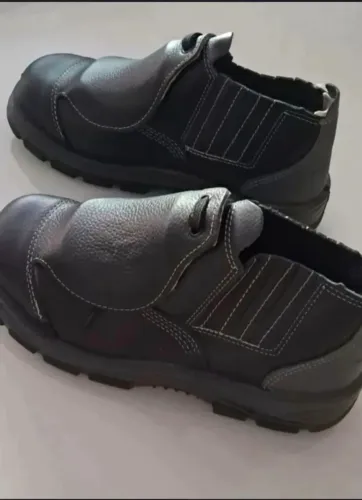 Bota de segurança com metatarso. 