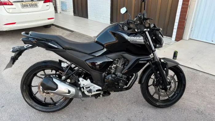 Fz15 semi nova (único dono)