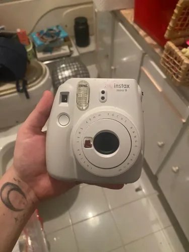Câmera Instax Mini 9 Fujifilm Branca Com Bolsinha Protetora