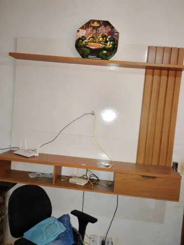 Vendo painel para tv até 55 polegadas novo só instalado nunca usado motivo  divorciando 