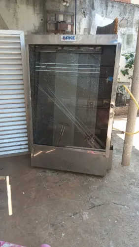 Vendo máquina de assar frango em bom estado de conservacão