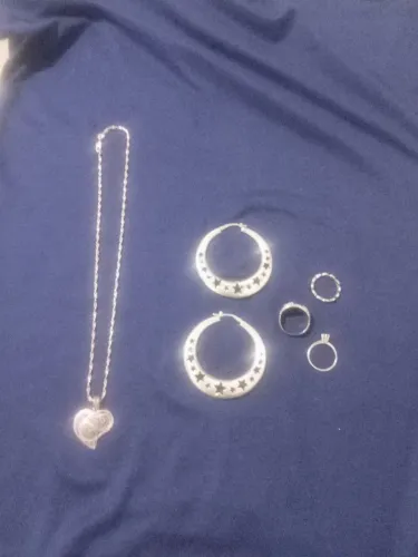 Vendo anéis em prata e um colar em prata 960