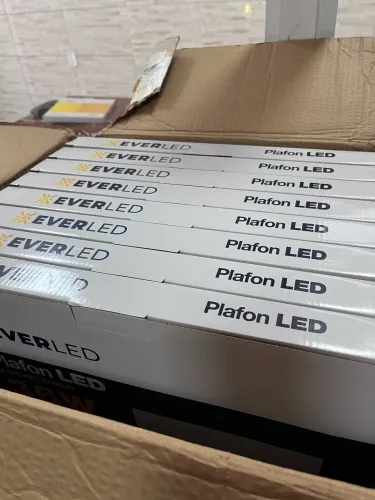 Luminária,nova na caixa 40 cm de largura 