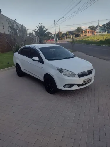 Fiat Grand Siena Essence Dual. 1.6 Flex 16V 2014