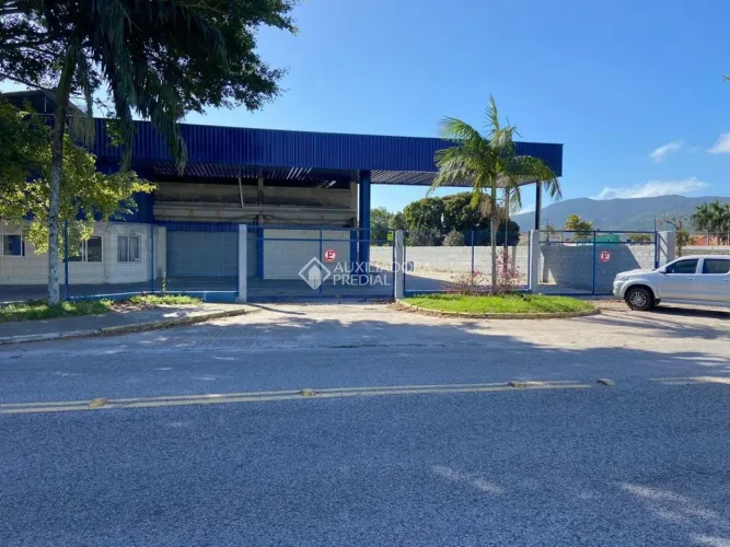 Posicionamento Logístico Estratégico para Operações de Comércio Exterior - Galpão Industri