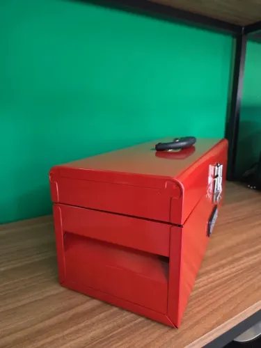 Caixa de Ferramentas Metálica Vermelha 19" Retro com Bandeja Stanley