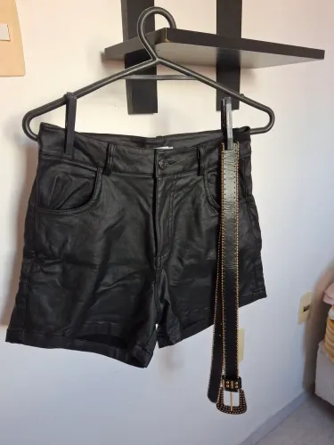 Peças de roupa usadas em excelente estado e no preço de desapego.