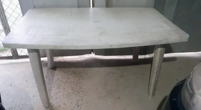 Mesa de Plástico Retangular Desmontável 140x80cm