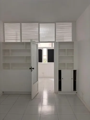 Quarto Sala com vista no Metrô Uruguaiana