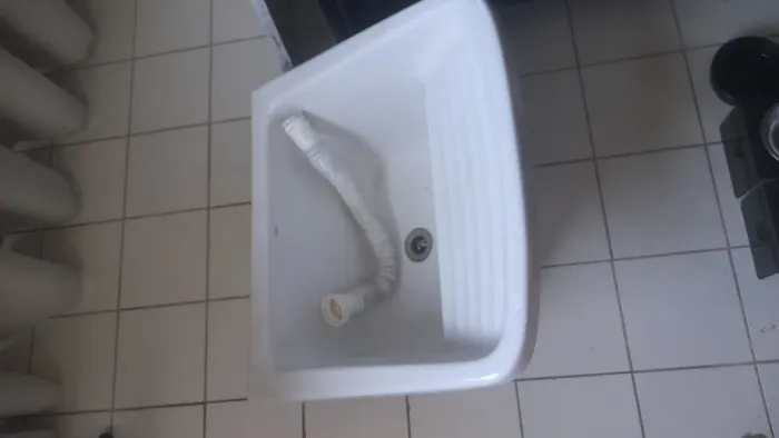 Tanque de louca branco celite.
