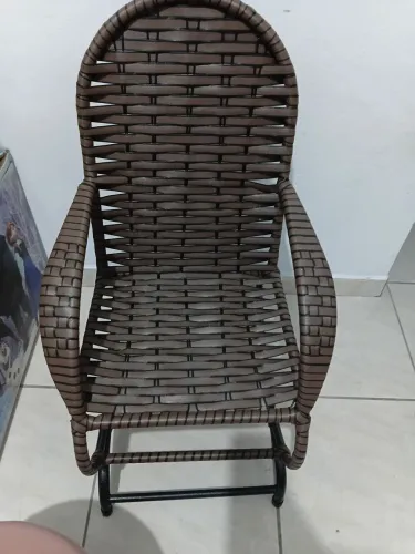 "Cadeira de balanço infantil seminova - R$ 150