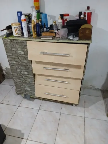 Cômoda com 4 gavetas