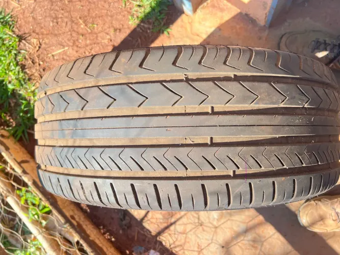 1 Pneu 235/45 R18 marca Mirage