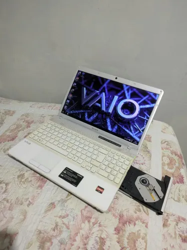 Notebook Sony Vaio / 6GB RAM / HD 320GB / Tela 15 Polegadas