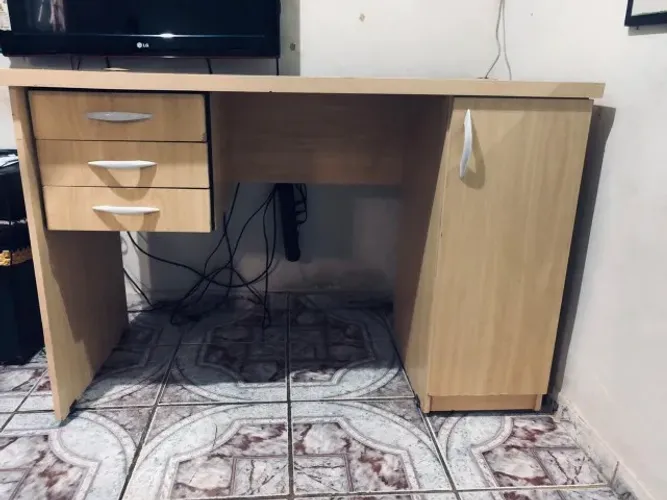 Mesa Escritório c/ Gaveteiro