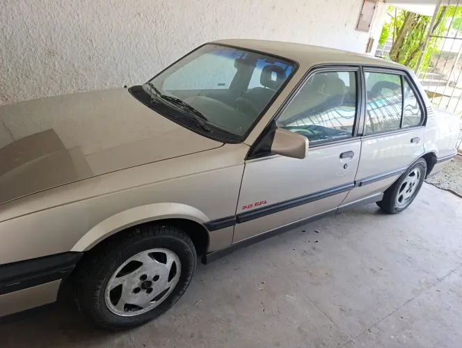 Chevrolet Monza GLS/ Hi-tech 2.0 EFI 2P E 4P 1995
