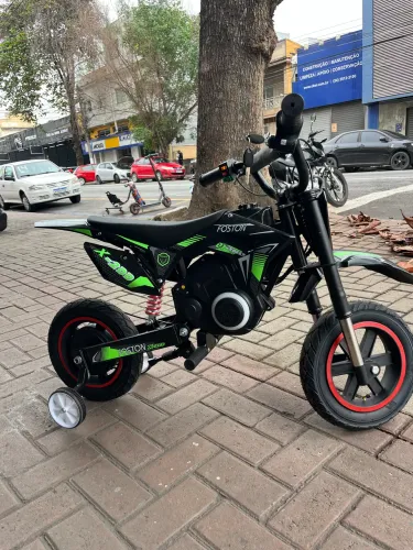 Moto elétrica infantil R$1.990,00