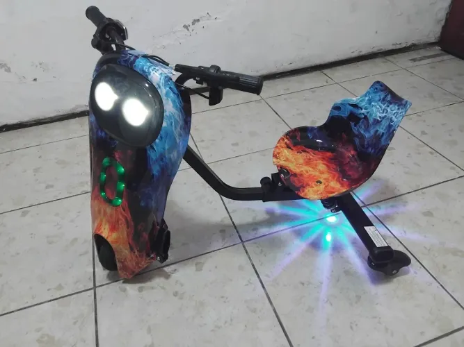 Triciclo elétrico Drift infantil