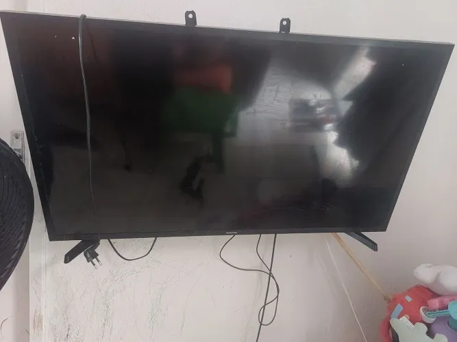 Tv samsung 40p tela quebrada  ótimo pra tirar peças pode ajeitar também se quiser 