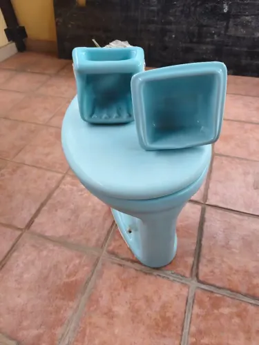 Vaso sanitáriol e saboneteira vintage azul claro