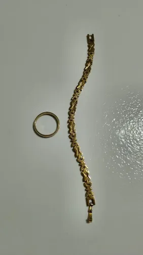 Aliança e pulseira 