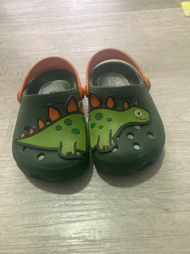 babuche infantil dinossauro verde 22/23