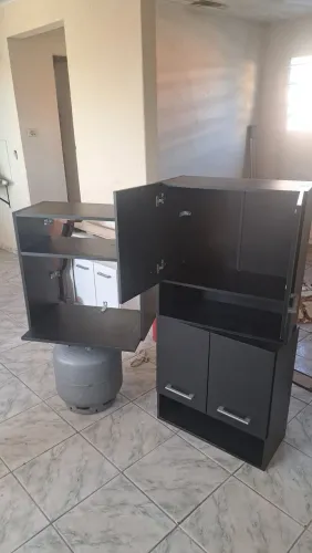 1 suporte de micro-ondas e 2 armários