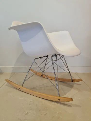 Cadeira Balanço Eames com braço