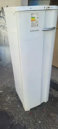Freezer Electrolux 260L para congelamento funcionando