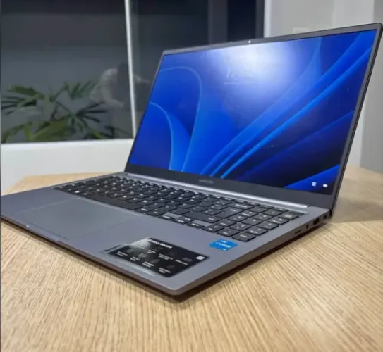 Notebook Samsung Galaxy Book4, Windows 11 Home, Intel® Core? i3, 8GB Ram 256GB