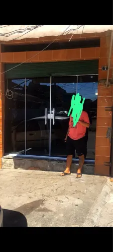 Porta de vidro 1000 pra sair logo 