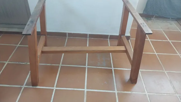 Base de mesa madeira maciça e tampo