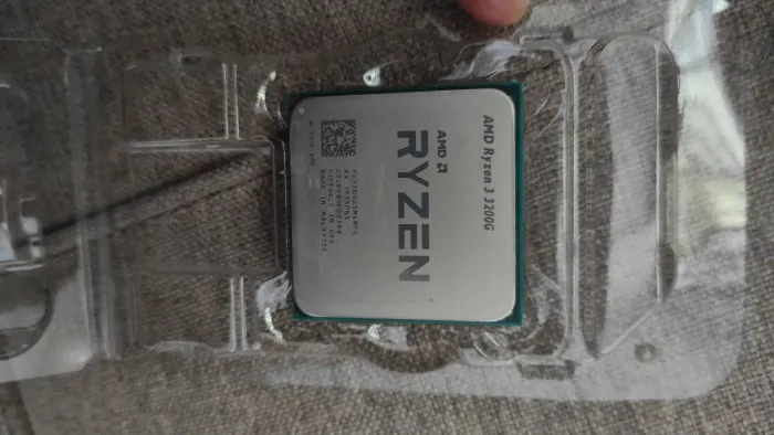 Processador Ryzen 3 3200G + cooler (na caixa)